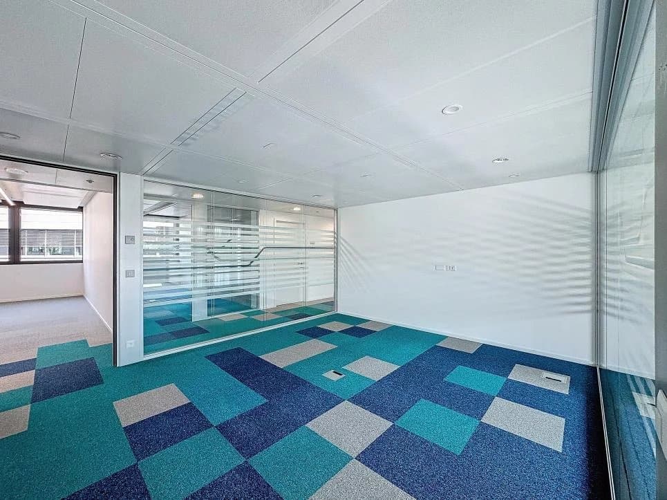 Spacieux bureaux à quelques minutes de l'aéroport — 5