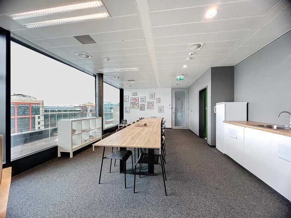 Magnifique espace de travail attique de 570m2 au coeur du Lignon — 4