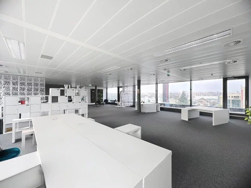 Magnifique espace de travail attique de 570m2 au coeur du Lignon — 5