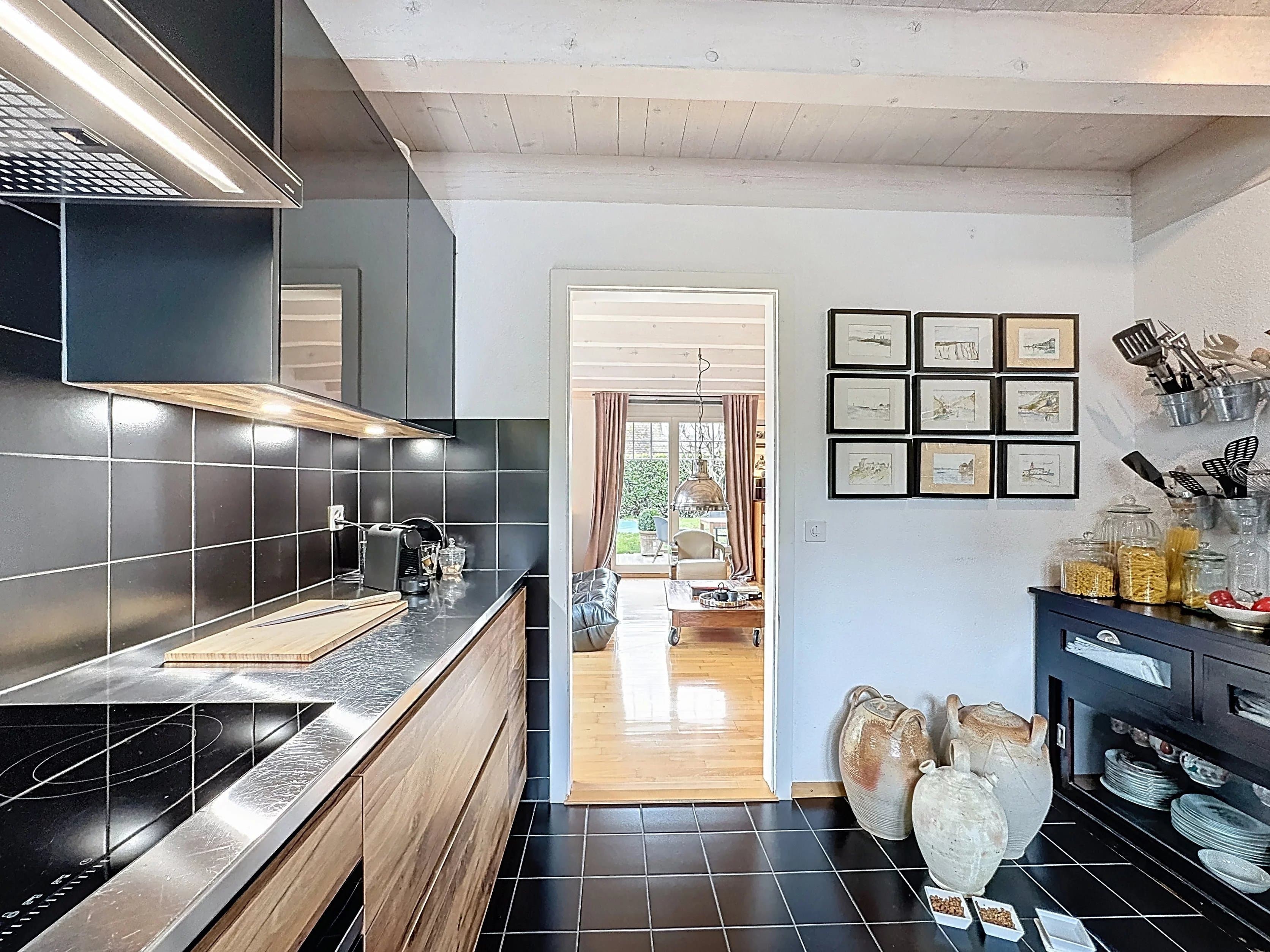 Elegante Doppelhausvilla mit Garten und Pool — 6