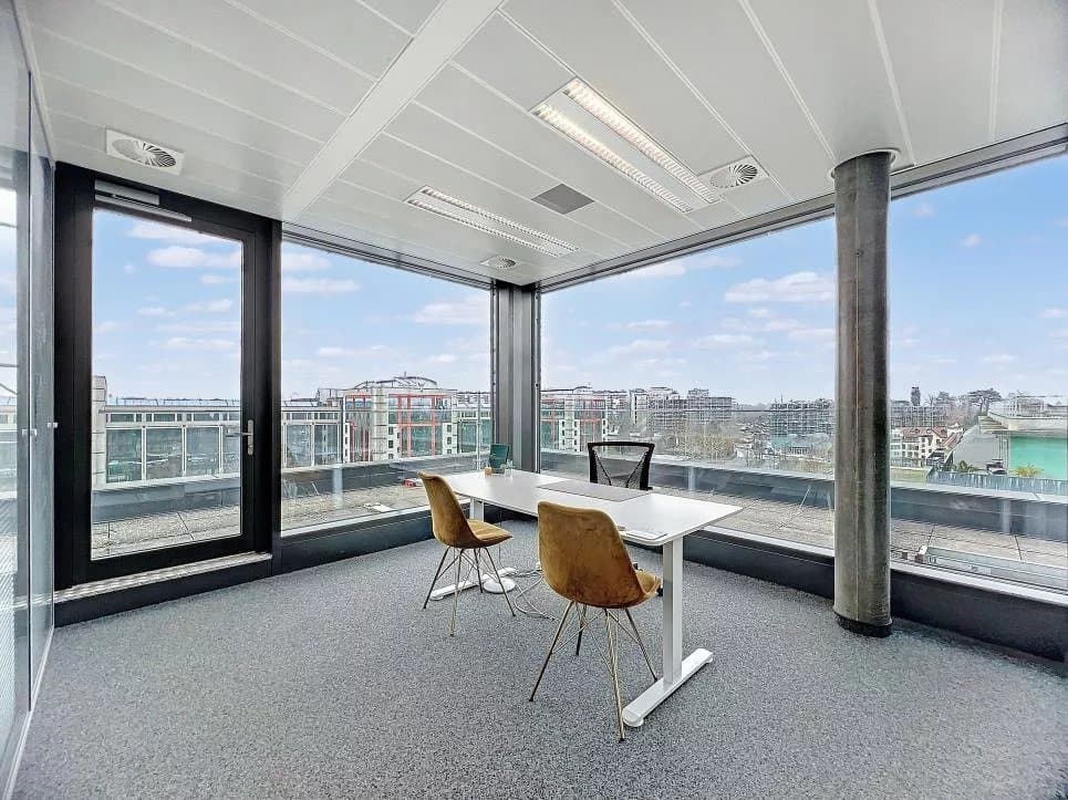 Bureau lumineux et spacieux avec prestations haut de gammes — 3