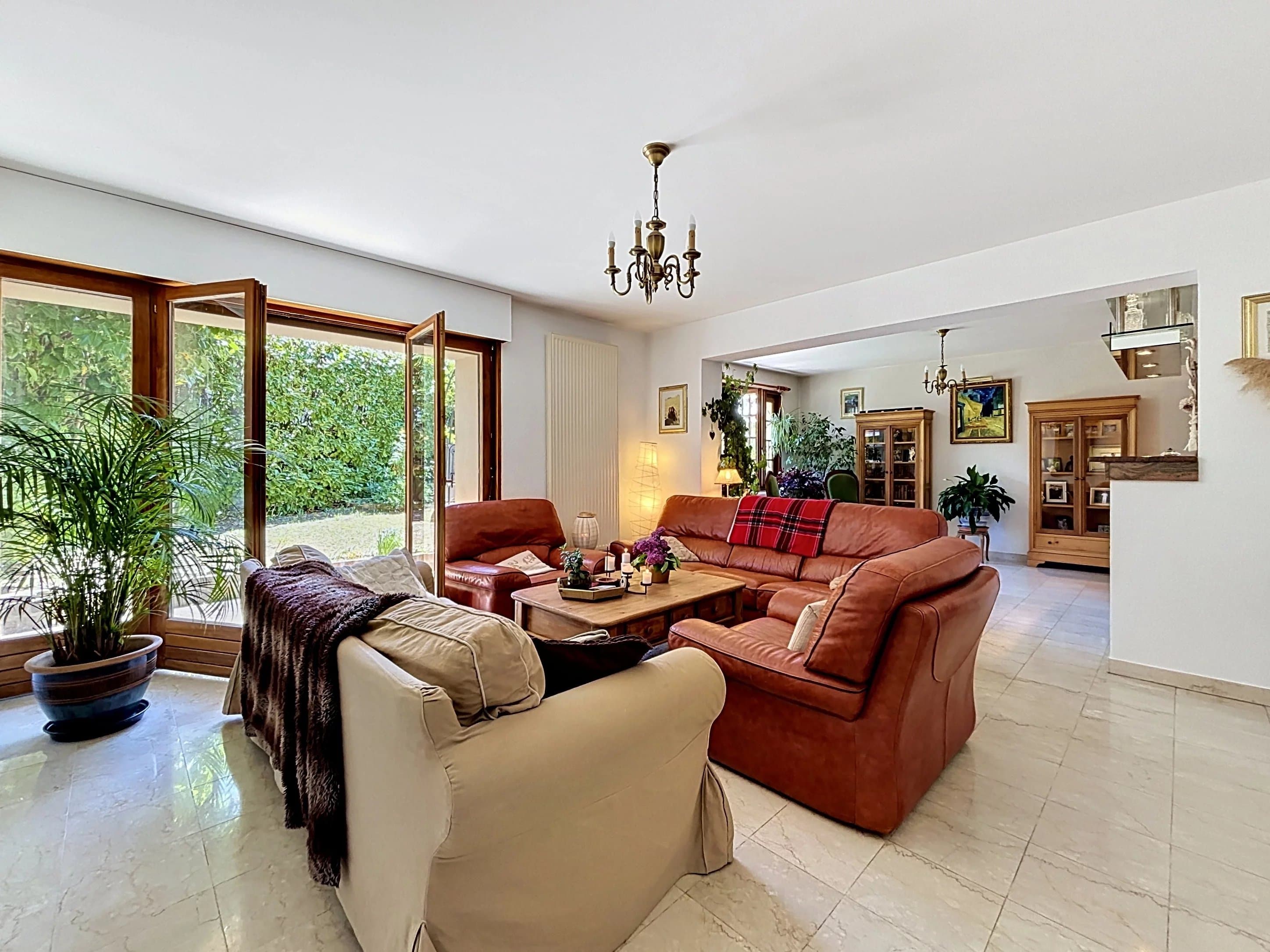 EXCLUSIVITÉ VALLEIRY Maison de caractère de 350 m² — 3