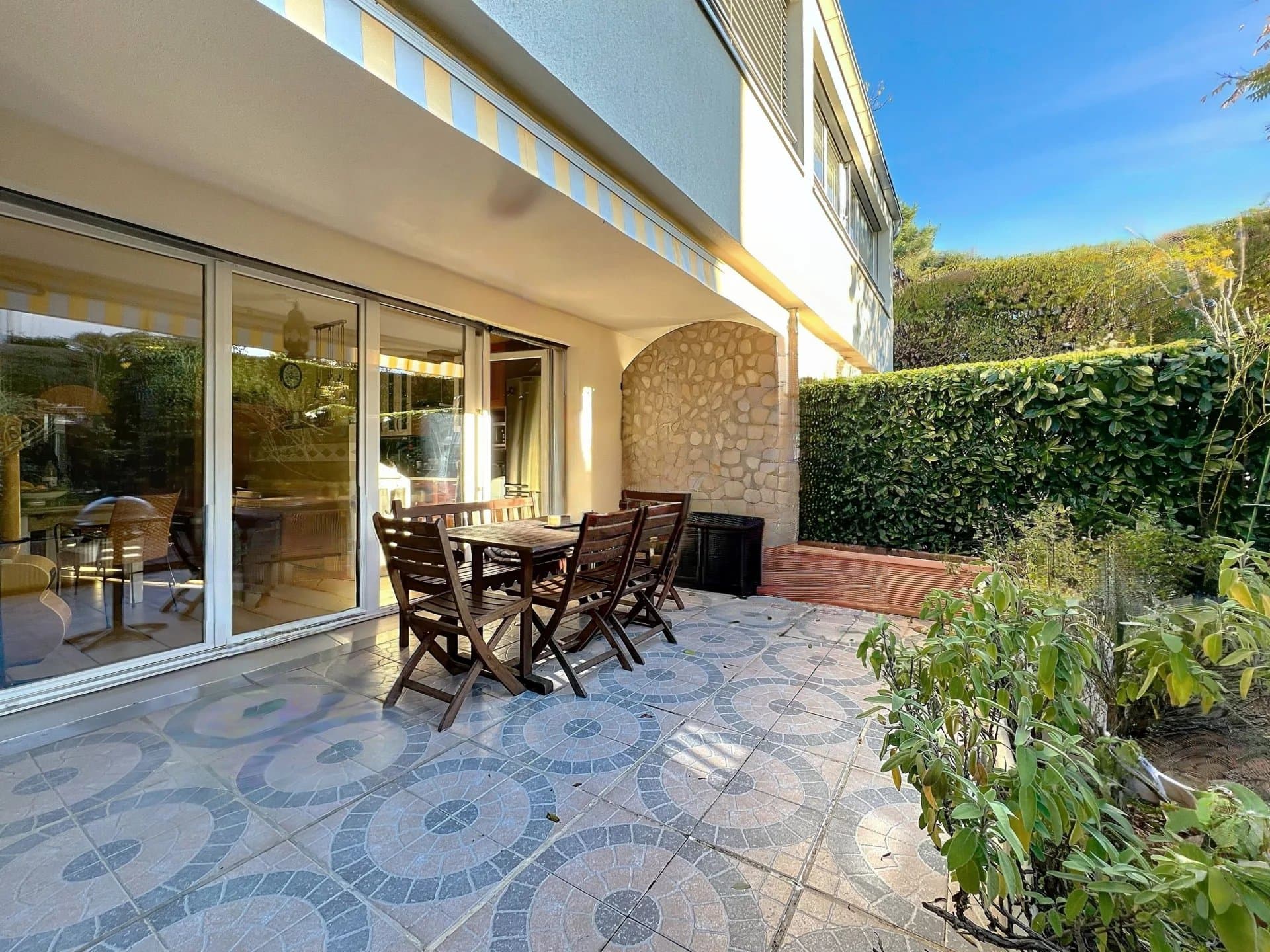 Splendido duplex al piano giardino a Confignon