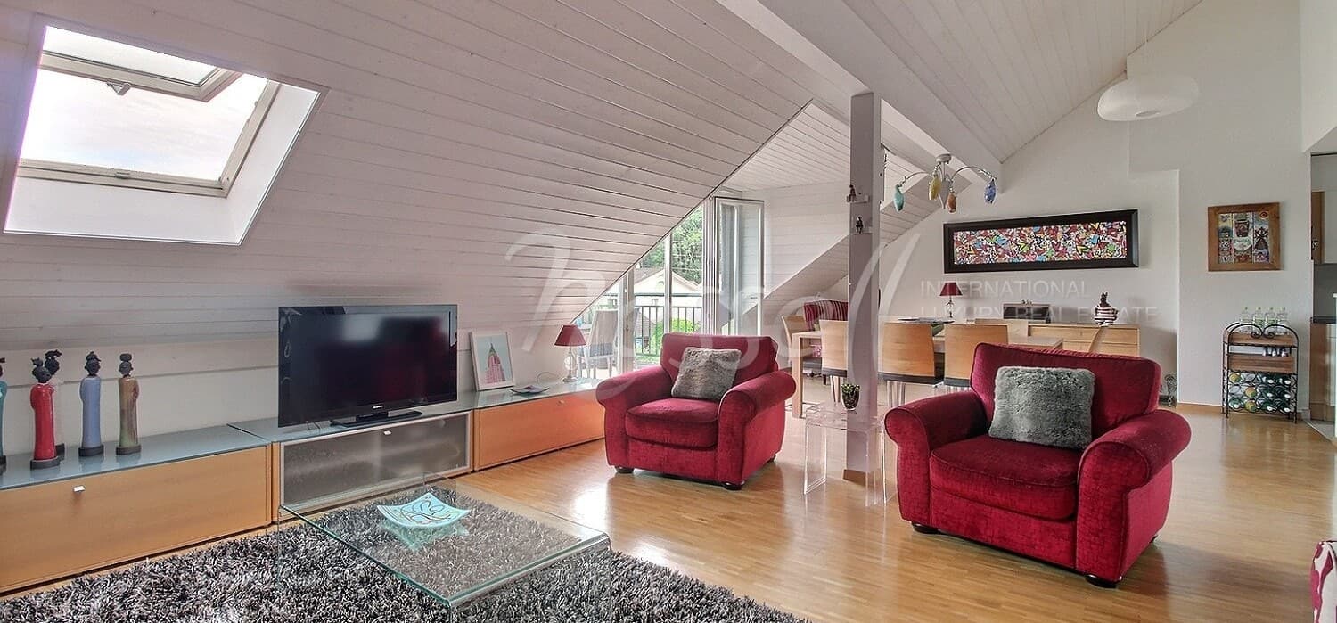 Vaste attique avec Terrasse