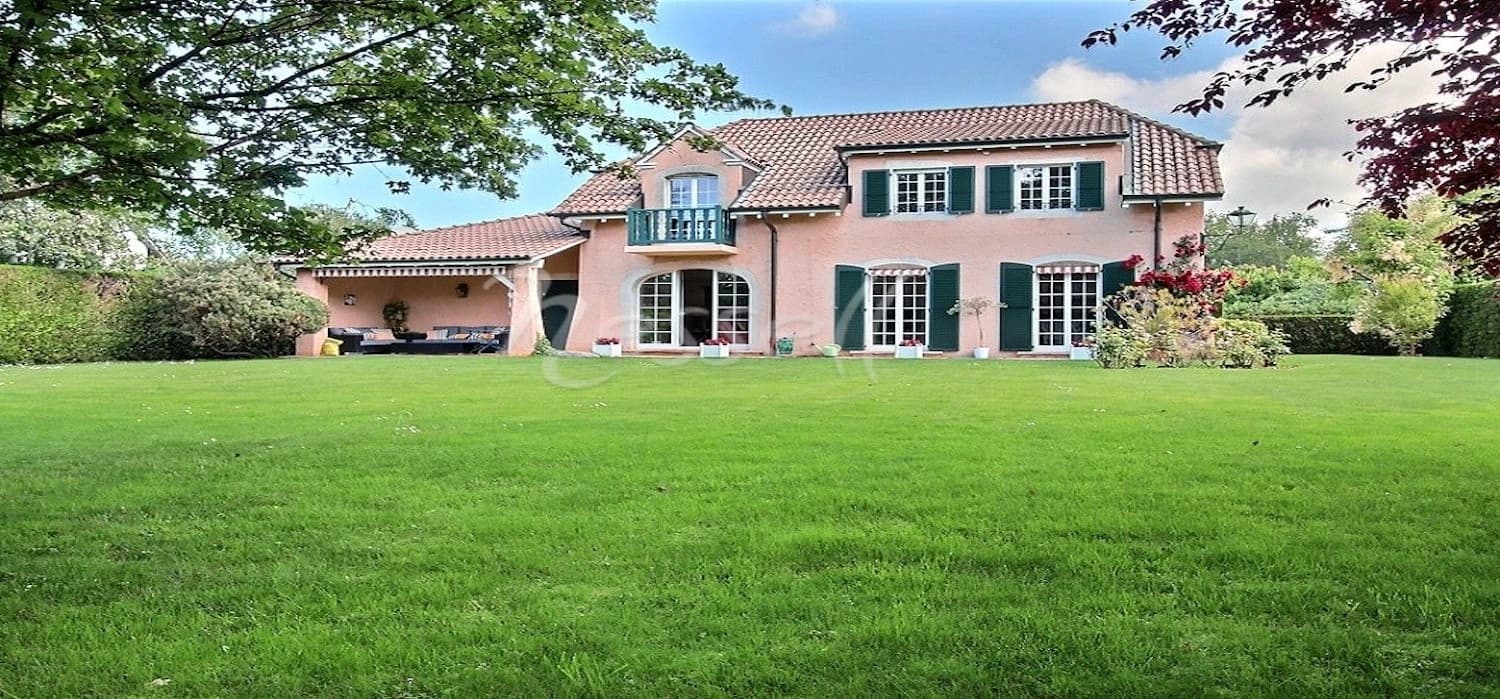Elégante Maison Breccolini à Vessy