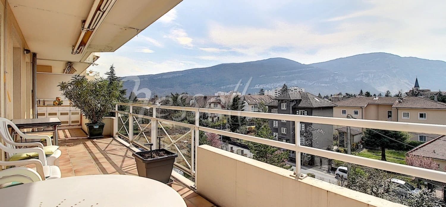 Lumineux appartement de quatre pièces avec terrasse à Gaillard